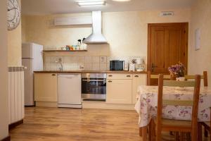 Kuchnia lub aneks kuchenny w obiekcie Apartamentos Onki Xin