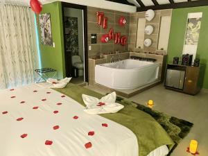 Postel nebo postele na pokoji v ubytování Hotel Jade Spa