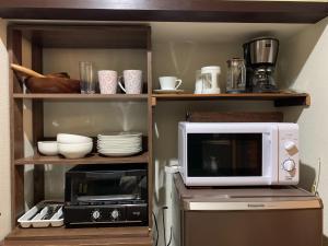 a kitchen with a microwave and a toaster oven at Holyday House Nagata - Vacation STAY 07980v in Nagata