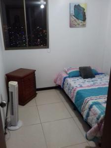 a bedroom with a bed and a dresser and a window at Hermoso y acogedor apartamento en Belén Rodeo Alto in Medellín +12 photos