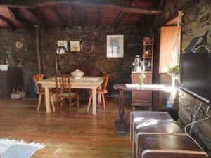 a dining room with a table and chairs at Casa das Tias in Lousã