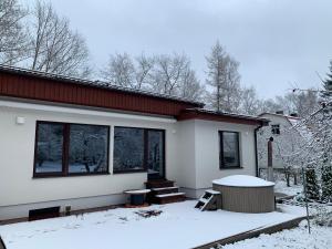 Mäekalda Guesthouse Garden Villa with private sauna om vinteren