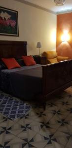 A bed or beds in a room at Piso romantico y espacioso