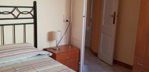 A bed or beds in a room at Piso romantico y espacioso