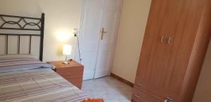 A bed or beds in a room at Piso romantico y espacioso