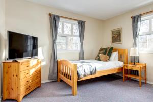 Postel nebo postele na pokoji v ubytování Courthouse Inn Revelstoke