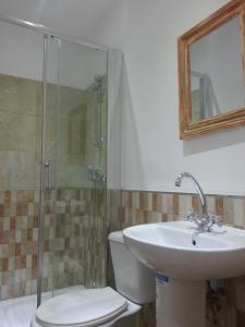 A bathroom at Casa de Huéspedes Prada