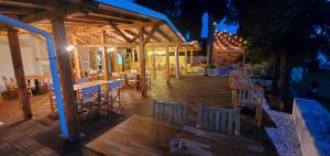 Restoran ili drugo mesto za obedovanje u objektu Mobile Home DIVINA Camp Porton Biondi