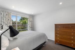 Кровать или кровати в номере Cosy on Clissold - Christchurch City Centre