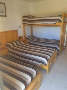 Ένα ή περισσότερα κρεβάτια σε δωμάτιο στο Hostel Santa Maria de Oro