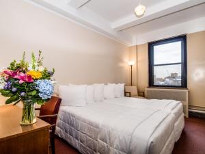 A bed or beds in a room at Leo House