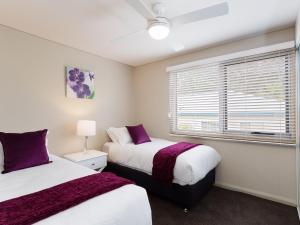 Postel nebo postele na pokoji v ubytování Bayview Apartments 10 42 Stockton St - Stylish apartment with air conditioning and Wi-Fi conveniently located in the heart of Nelson Bay