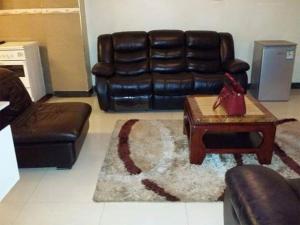 Posezení v ubytování A fully furnished apartment in Kampala