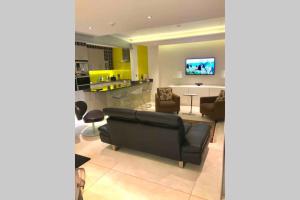 a living room with a couch and a table at Stylish large cool 3 bed 3 bath Marylebone +AC in London