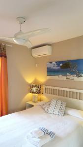 Postel nebo postele na pokoji v ubytování Comfortable House in Denia with Pool