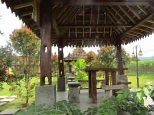 Balkondes Bumiharjo (Kampung Dolanan)外面的花园