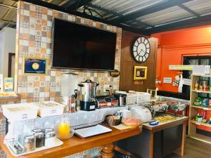 Cucina o angolo cottura di Chat House Soi 18 Mithuna Chiangrai