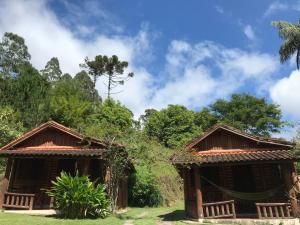 Um jardim em Pousada Cabanas da Serra Lumiar