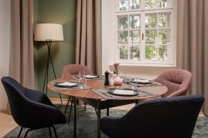 Posezení v ubytování Boutique Hotel Zum Oberjäger, Schloss Lackenbach