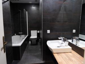 Kúpeľňa v ubytovaní Casa Rural Señores de Cuba + 37 fotografií