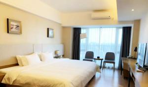 Postel nebo postele na pokoji v ubytování Yuwa Serviced Residence