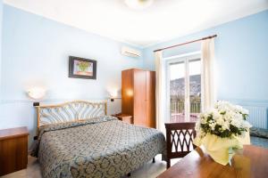 Postel nebo postele na pokoji v ubytování Hotel Klein Wien