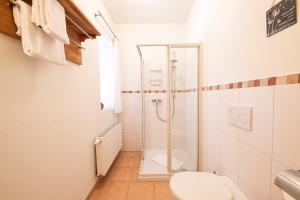 Ένα μπάνιο στο zum Draxla in Partenkirchen +29 φωτογραφίες