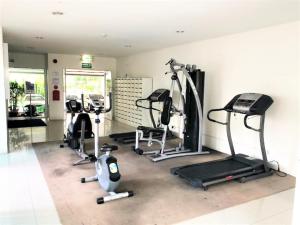 Fitness centrum a/nebo fitness zařízení v ubytování Platinum Suites studio condo Jomtien