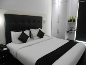 Кровать или кровати в номере Sapphire Suite