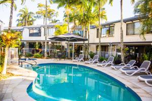 2 Bedroom Renovated Townhouse, Walk to Noosa River 내부 또는 인근 수영장