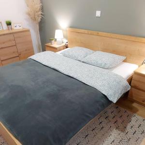 Säng eller sängar i ett rum på NOAR Apartment, NEW STUDIO