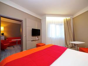 Cama ou camas em um quarto em Mercure Nantes Centre Grand Hotel