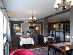 a dining room with two tables and chairs at B&B Vouwere in Mechelen