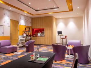 A restaurant or other place to eat at ibis Chennai City Centre - An Accor Brand