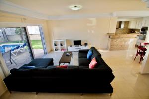A kitchen or kitchenette at Villa Lovisi