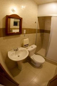 Un baño de Cuartel 1914 - Hotel Boutique 41 fotos más