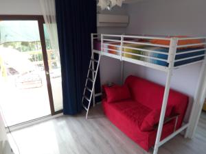 Кровать или кровати в номере izmir Tatil Evi Beach Resort Seferihisar