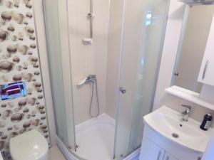 Ванная комната в izmir Tatil Evi Beach Resort Seferihisar