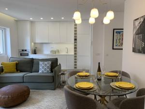 a living room with a couch and a table at Cascais Downtown Premium Apartment 1 in Cascais