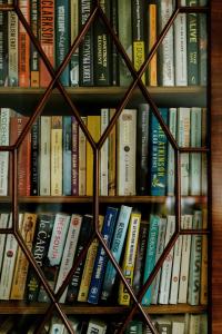 Perpustakaan di apartmen