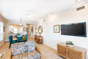 Μια τηλεόραση ή/και κέντρο ψυχαγωγίας στο Gulfside Garden De-Light