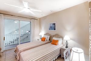 Ένα ή περισσότερα κρεβάτια σε δωμάτιο στο Gulfside Garden De-Light +38 φωτογραφίες