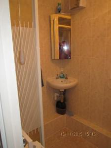 a bathroom with a sink and a mirror at Cosy Upper Lake Chalet in Wales Dog Friendly in Caernarfon