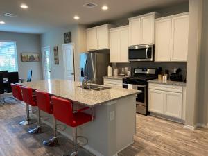 Gorgeous and Spacious 4 Bedroom/ 2.5 Bathroom Home in Conroe TX 주방 또는 간이 주방