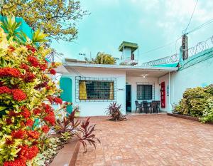 a house with a patio and flowers in front of it at Miss Julyn Sweet Home in San Andrés