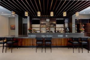 Lounge nebo bar v ubytování Hyatt Place Kelowna