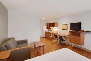 Gallery image of WoodSpring Suites College Station in College Station