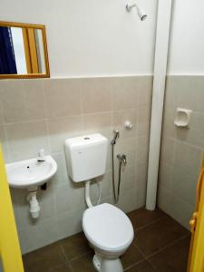 Ванна кімната в Homes Asrafiq - Homestay Merlimau Serkam Melaka