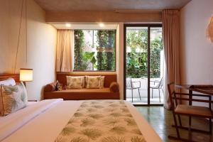 Postel nebo postele na pokoji v ubytování Penh House Hotel