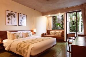 Postel nebo postele na pokoji v ubytování Penh House Hotel